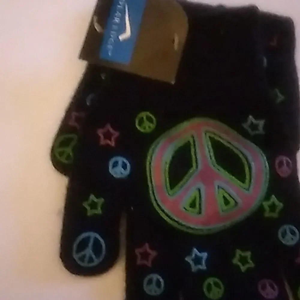 Polar Edge and Wonder Kids Gloves